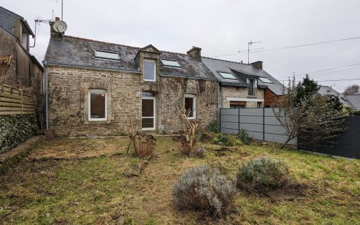 Small stone property in Camors