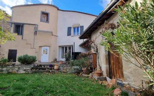 Pretty renovated residence