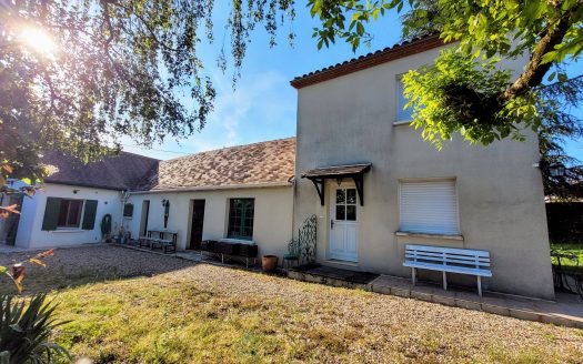 FOR SALE – COUNTRY HOUSE WITH TWO ACCOMMODATIONS – PEACE, CHARM & POTENTIAL