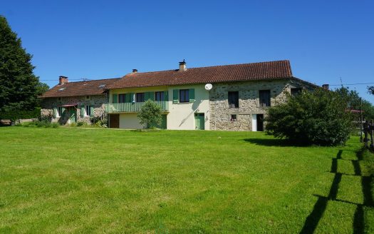 Superb stone farmhouse nestled in the heart of the peaceful and picturesque Perigord Vert natural park.