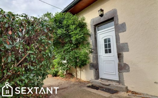 Puy Guillaume, property with 8Ha and a private pond