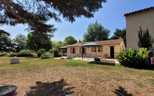 Single storey house with garage