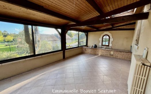 Bergerac 15-20 min, typical character house from Perigord, gîte and garages, in quiet little hamlet in countryside