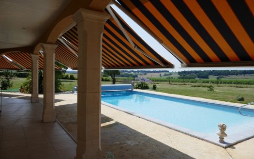 LOW CONSUMPTION CONTEMPORARY HOUSE WITH CLEAR VIEW OF THE SURROUNDING COUNTRYSIDE