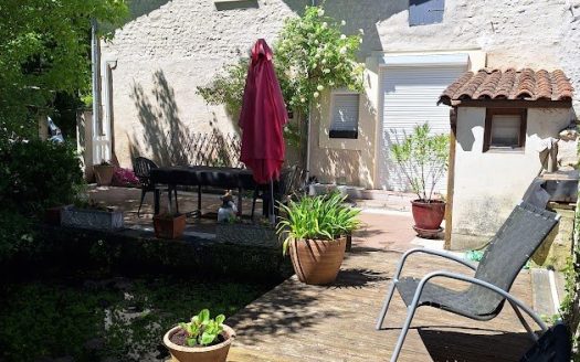House of approximately 145sqm on wooded land of approximately 8500sqm in Condeon, near Barbezieux