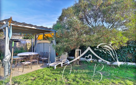 Less than 10 minutes walk from the port of Croisic and the beach