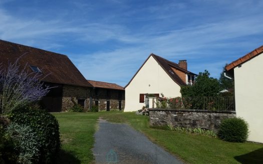Charming real estate complex in the heart of the Perigord Vert natural park.