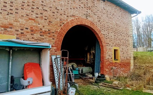 Burgundy house with large plot of land and outbuildings – Ideal for projects with animals, permaculture or gites