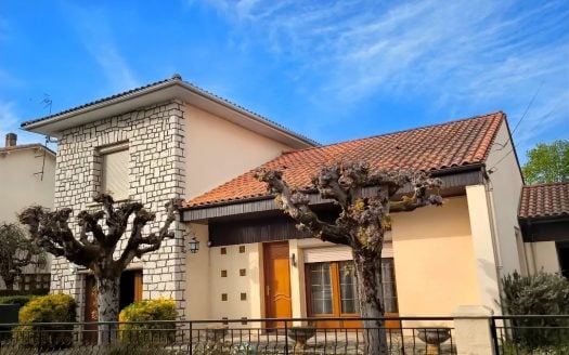 BERGERAC, TOWN HOUSE CLOSE TO AMENITIES