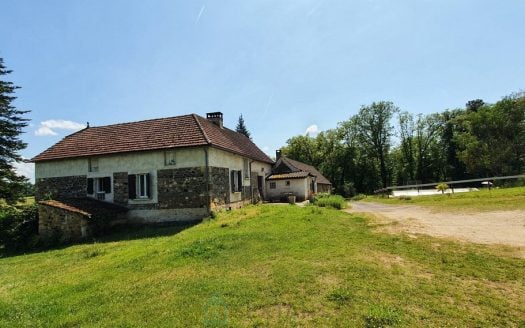 Equestrian property of 18 hectares close to Sarlat.