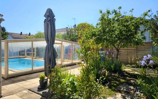 BERGERAC, NEAR TOWN CENTER, 4 BEDROOMS HOUSE WITH SWIMMING POOL