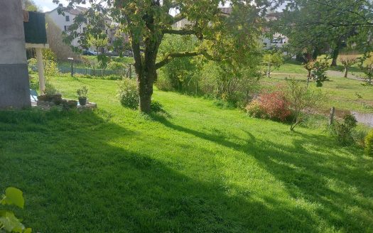 Maison de village rénovée et son beau jardin en haute vienne proche de la Dordogne