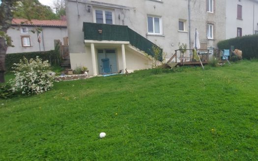 Maison de village rénovée et son beau jardin en haute vienne proche de la Dordogne