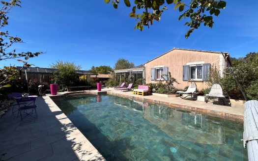 Villa with outbuilding in a charming village