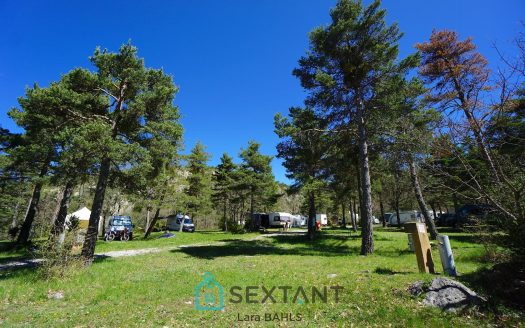 Between Senez and Castellane – Tourist complex with hotel, campsite, restaurant and swimming pool in the Gorges du Verdon