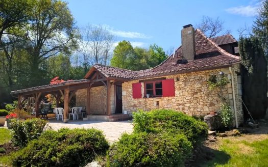 STONE HOIUSE IN AN ENCHANTING SETTING