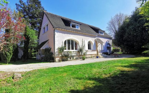 Property with 2 houses and outbuildings – Amboise town center