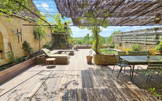 Exceptional 234 sqm property in the Bastide of Domme with a panoramic terrace overlooking the valley.
