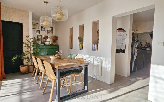 Exceptional 234 sqm property in the Bastide of Domme with a panoramic terrace overlooking the valley.