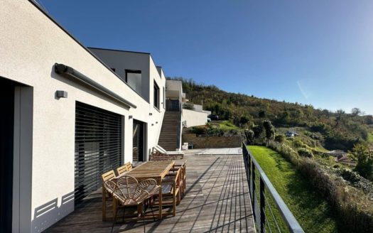 BEAUTIFUL LUXURY VILLA LOCATED IN DALLET PUY DE DOME