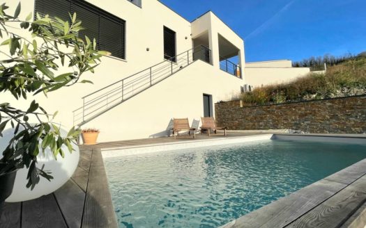 BEAUTIFUL LUXURY VILLA LOCATED IN DALLET PUY DE DOME
