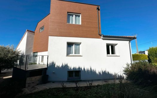 VILLA CONTEMPORAINE EN VUE DOMINANTE MIREFLEURS