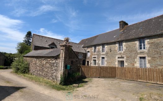 17 century farm and 4.5 hectares of grassland