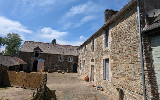 17 century farm and 4.5 hectares of grassland