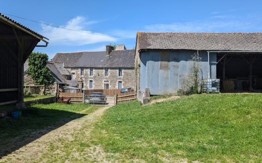 17 century farm and 4.5 hectares of grassland