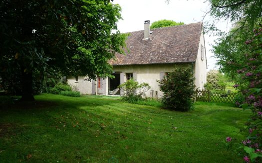 Charming country house nestled in the calm of the Périgord Vert natural park.