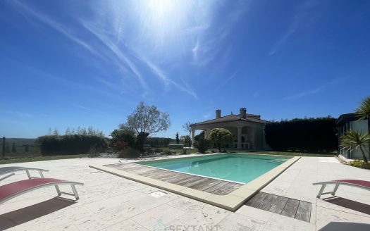 ARCHITECT&apos;S HOUSE OF 225 M² AND INDEPENDENT GITE OF 65 M² IN A WOODED PARK OF MORE THAN 4,000 M²