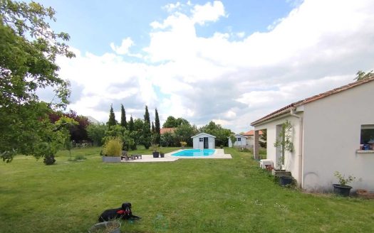 SINGLE-STORY HOUSE – 125M² – 6 ROOMS – 3 BEDROOMS – GARDEN 1324M² – SWIMMING POOL