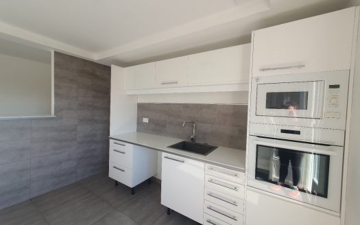 For sale 4-room apartment of 116sqm  with two parking spaces