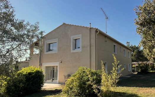 Rognes – Stylish villa in a green haven, 6/7 rooms with upscale finishes on 4,500 sqm