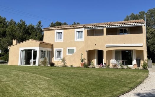 Rognes – Stylish villa in a green haven, 6/7 rooms with upscale finishes on 4,500 sqm