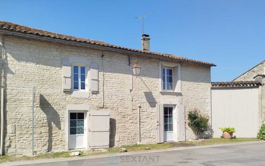 VILLAGE HOUSE 123M² – GARDENS 370 M² – 2 BEDROOMS – POTENTIAL +85M²