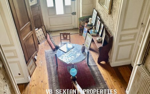 Charm and Authenticity, Country house with swimming pool and outbuildings