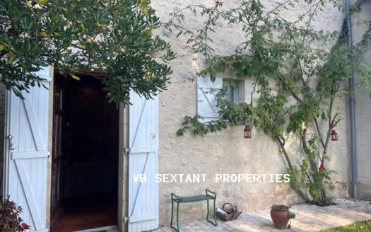 Charm and Authenticity, Country house with swimming pool and outbuildings