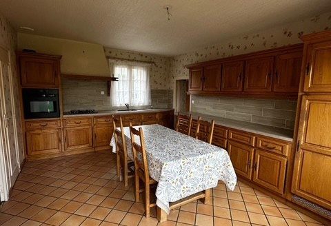 Beautiful semi-detached farmhouse on one side, approximately 120sqm of living space and plot of approximately 583sqm