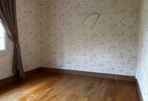 Beautiful semi-detached farmhouse on one side, approximately 120sqm of living space and plot of approximately 583sqm