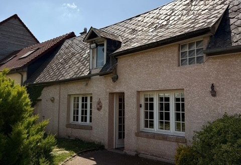 Beautiful semi-detached farmhouse on one side, approximately 120sqm of living space and plot of approximately 583sqm