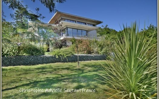 Detached villa , panoramic view on Bergerac Valley