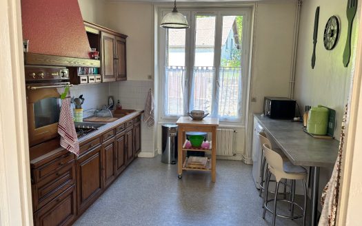 Lovely Family home, 3 bedrooms, Lovely garden. 1835 sqm and double garage.