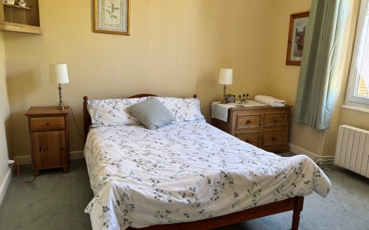 Lovely Family home, 3 bedrooms, Lovely garden. 1835 sqm and double garage.