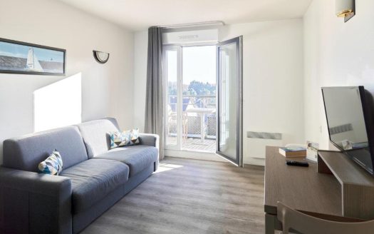 RENTAL INVESTMENT – SAINT CYR – Residence Zenitude Comfort Aparthotel Versailles, St Cyr l&apos;Ecole*** – 6.14% profitability