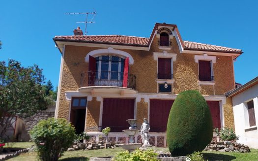 RARE – 1930s FORMER CUTLER&apos;S RESIDENCE – AN ART DECO GEM WAITING TO BE REVEALED