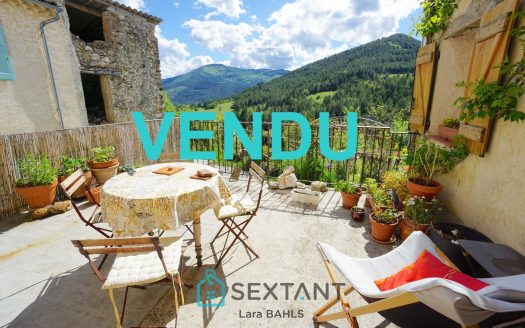 Saint Jacques: Village house of 122sqm with 3 bedrooms, garden and terrace