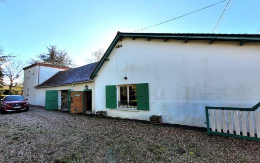 FOR SALE – COUNTRY HOUSE WITH TWO ACCOMMODATIONS – PEACE, CHARM & POTENTIAL