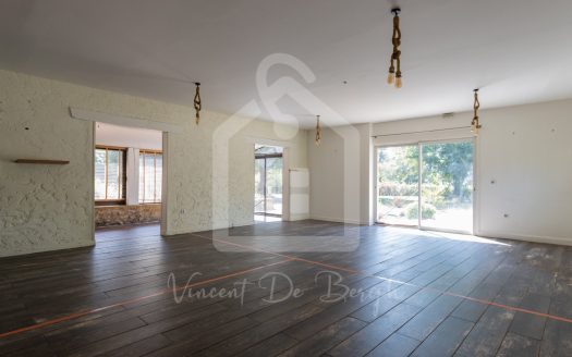 Unique Opportunity: Former 230 sqm Restaurant with Lake View