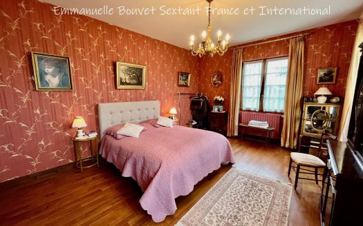 Large family-house with a view on countryside and village, 4 bedrooms, parc, terrasse, barbecue, bars and shops walking distance